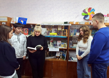 Книжкова полиця – як місток між поколіннями та історією